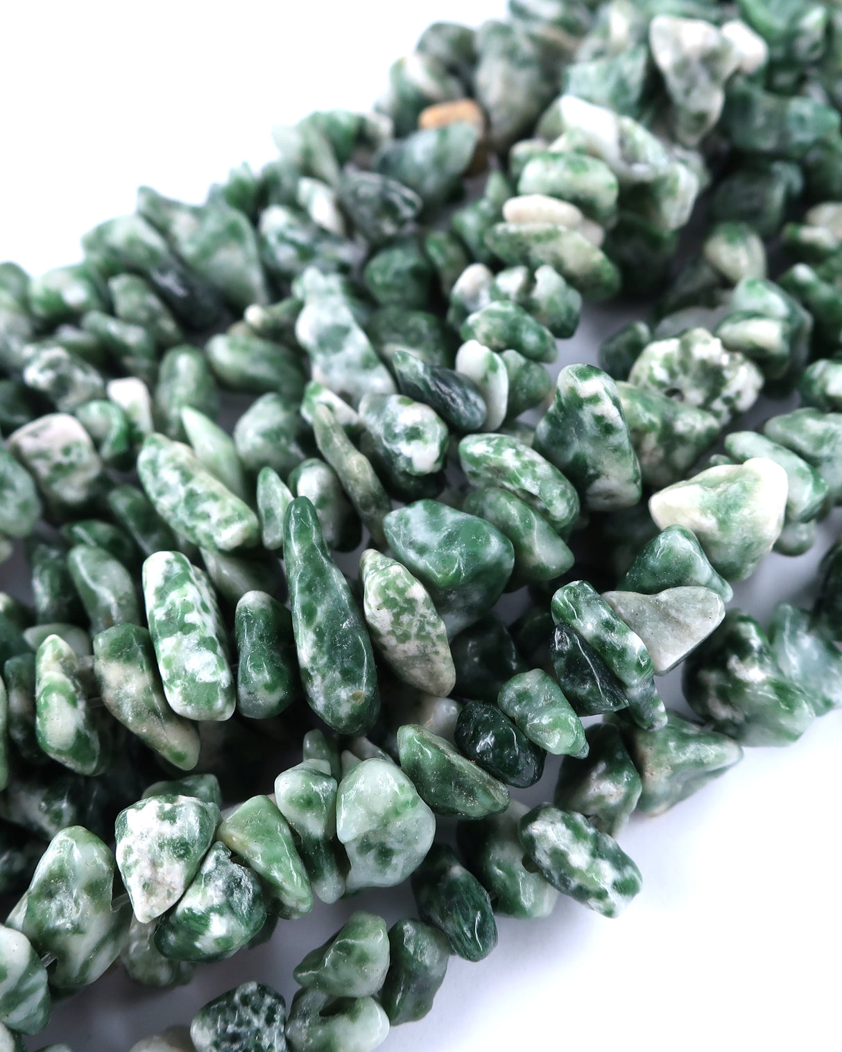 Medium Tree Agate Chip Beads · 30" strand
