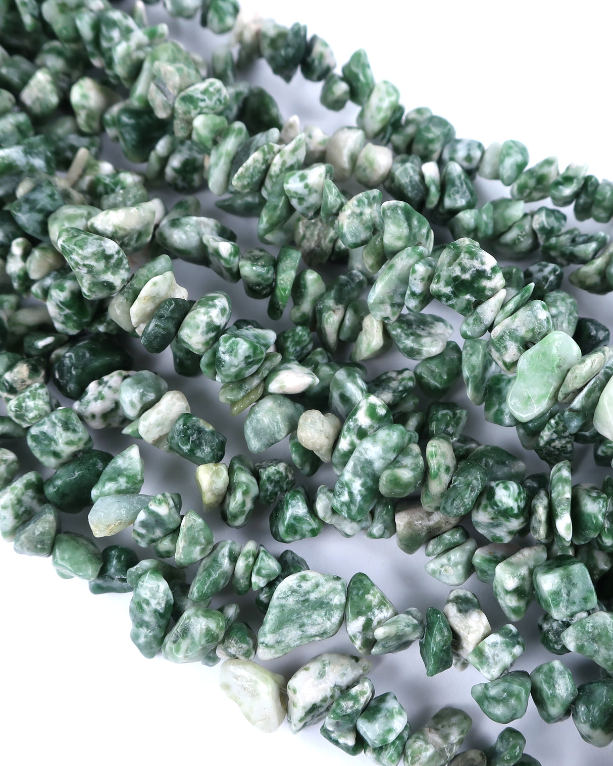 Medium Tree Agate Chip Beads · 30" strand